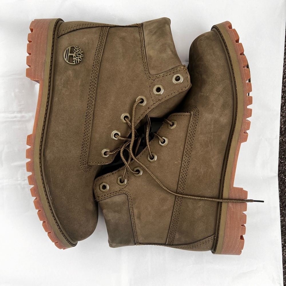 NWOT Timberland Olive suade combat boots